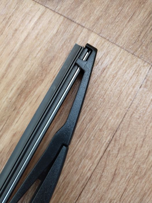 Двірник Пежо 3008.