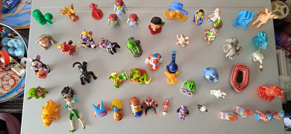 Lote de Bonecos/Brindes - Kinder