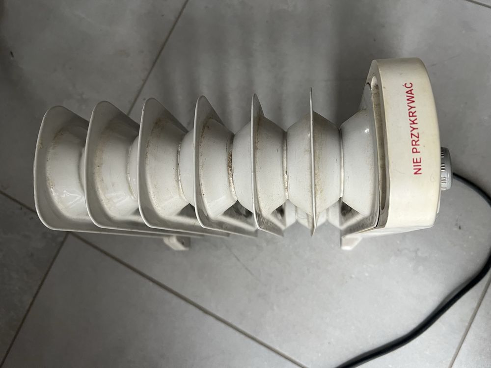 Maly grzejnik Sanico 800W