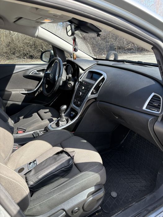 Продам Opel Astra j 1.7cdti