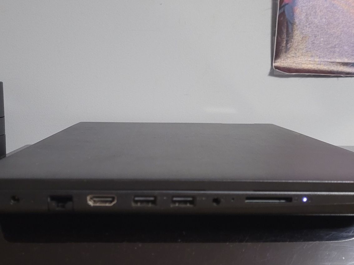 Laptop Lenovo V145-15AST AMD A9 8GB SSD RADEON R5