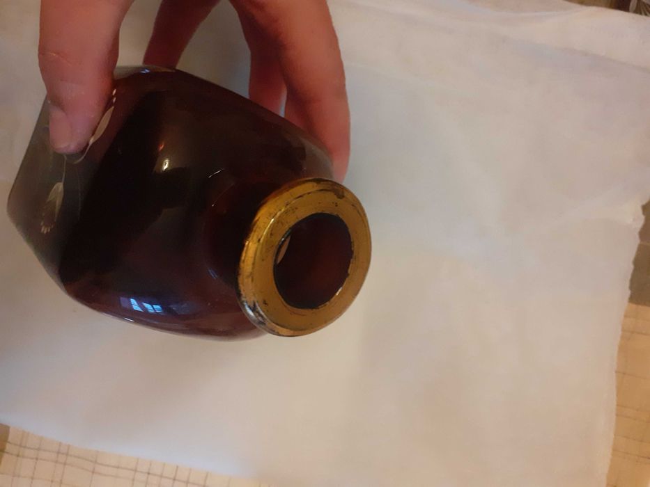 Garrafa antiga com pintura