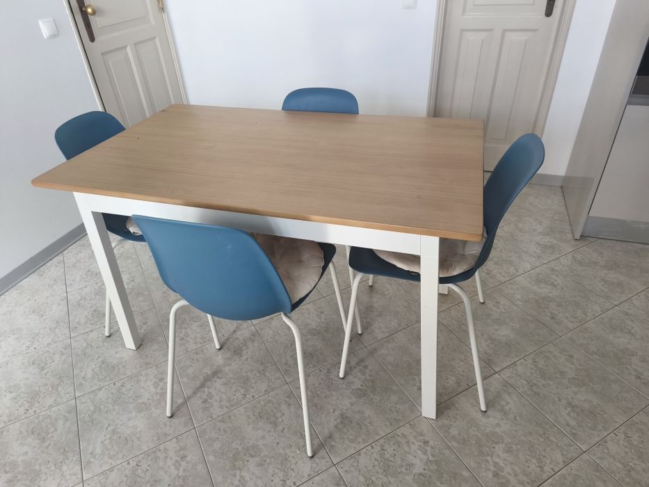 Conjunto Mesa Refeição e Cadeiras