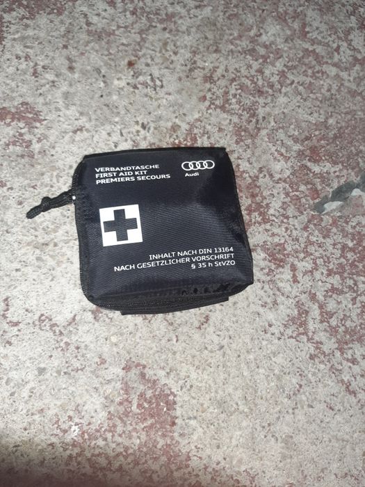 Kit primeiro socorros Audi