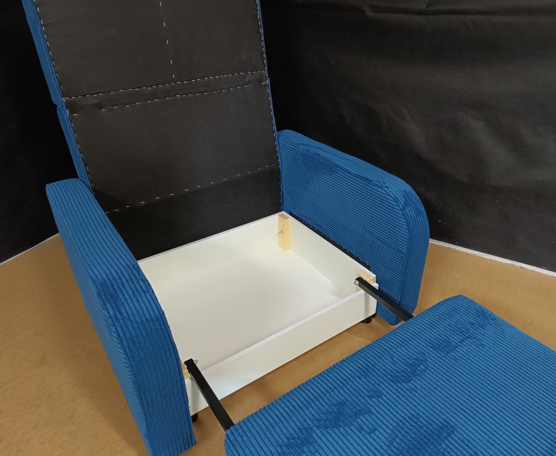 Sofa Amerykanka z funkcją spania i pojemnikiem na pościel