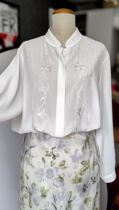 Biała,elegancka koszula haftowana plus size 46/48