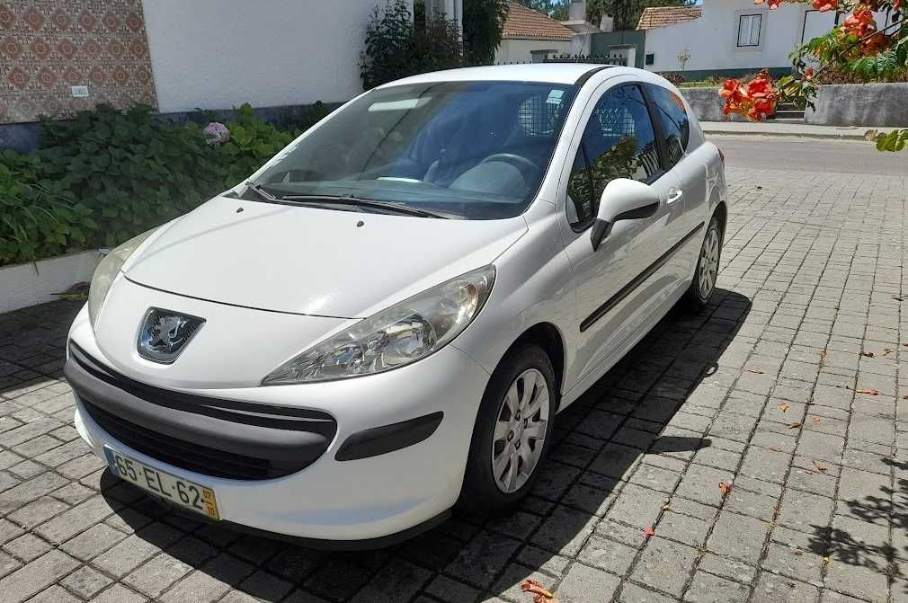 Peugeot 207 1.4 HDi em bom estado
