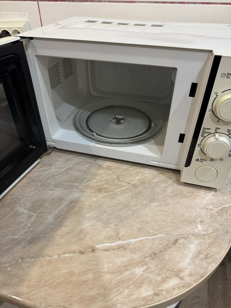 Мікрохвильва піч Saturn St-mw8164