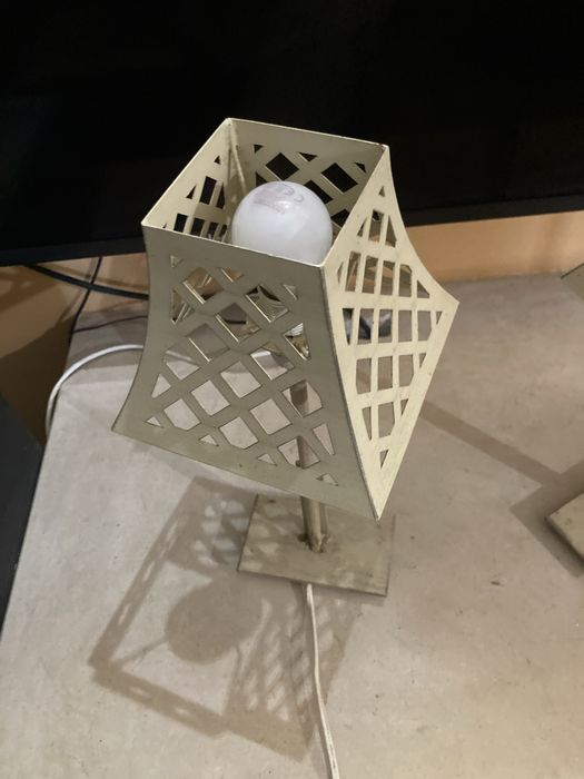 Candeeiros de mesa de cabeçeira em bom estado