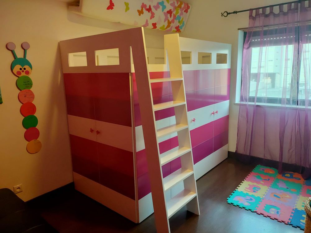 Cama madeira com armários
