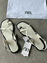 Літне зручне взуття Zara