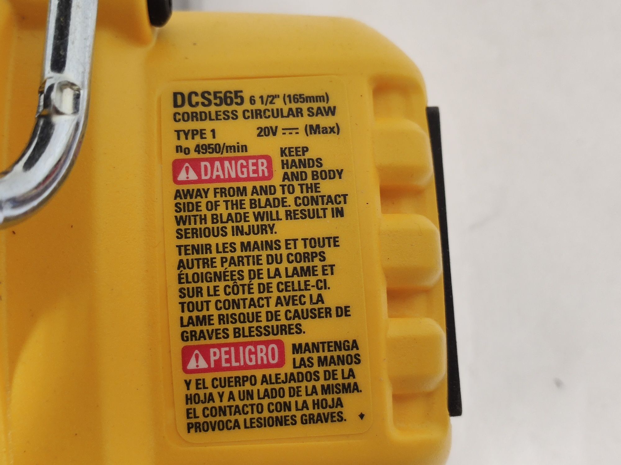 Безщіткова аккумуляторна дискова пила DeWALT DCS565b XR20Vmax
