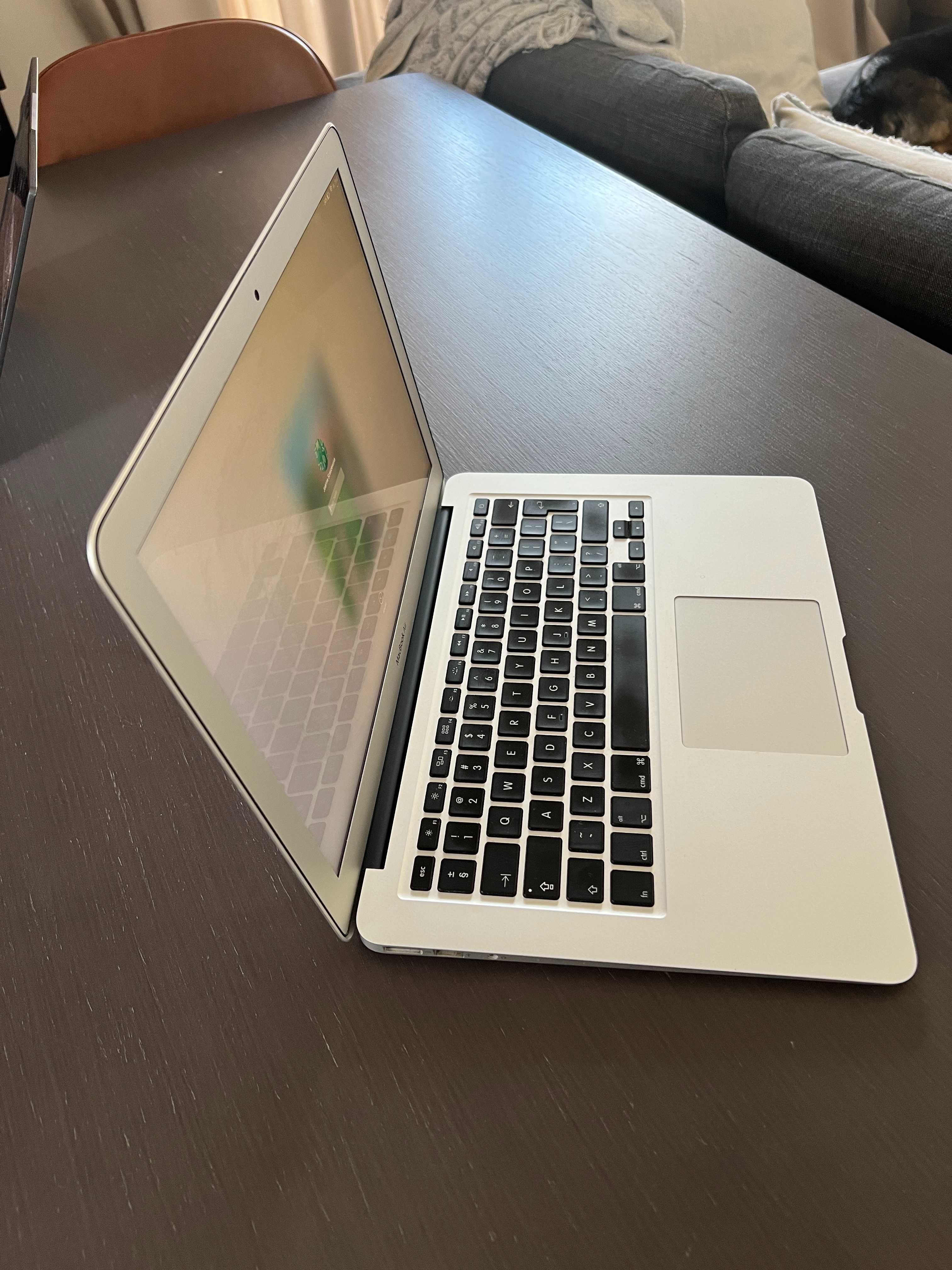MacBook Air srebrny 13,3 2014