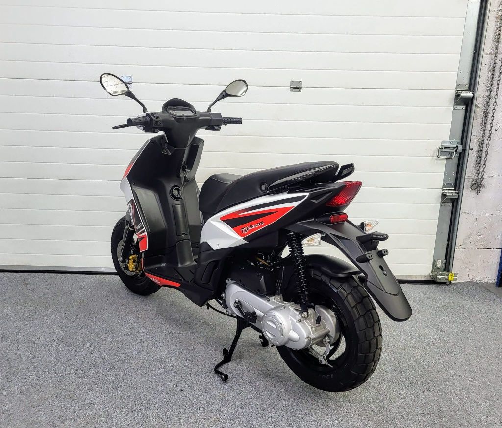 Piaggio Typhoon 50 2T. ( aprilia sr motard )