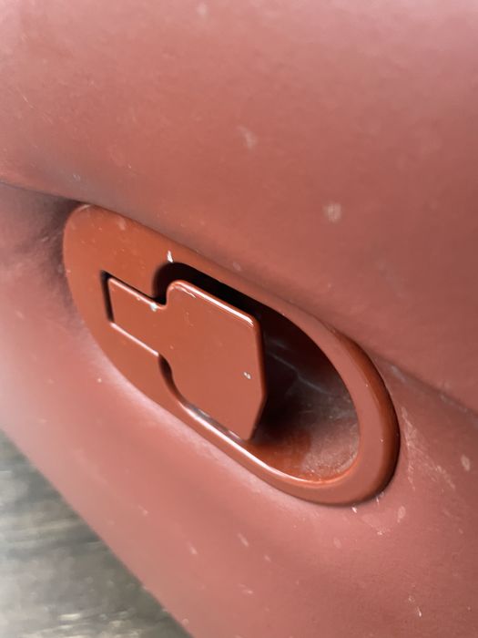 Skórzany miękki wypoczynek z wysuwanymi podnóżkami