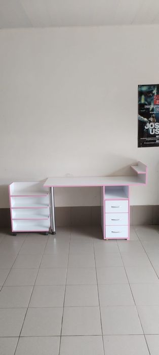 Продам маникюрный стол в идеальном состоянии