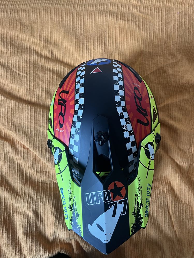 Capacete ufo júnior