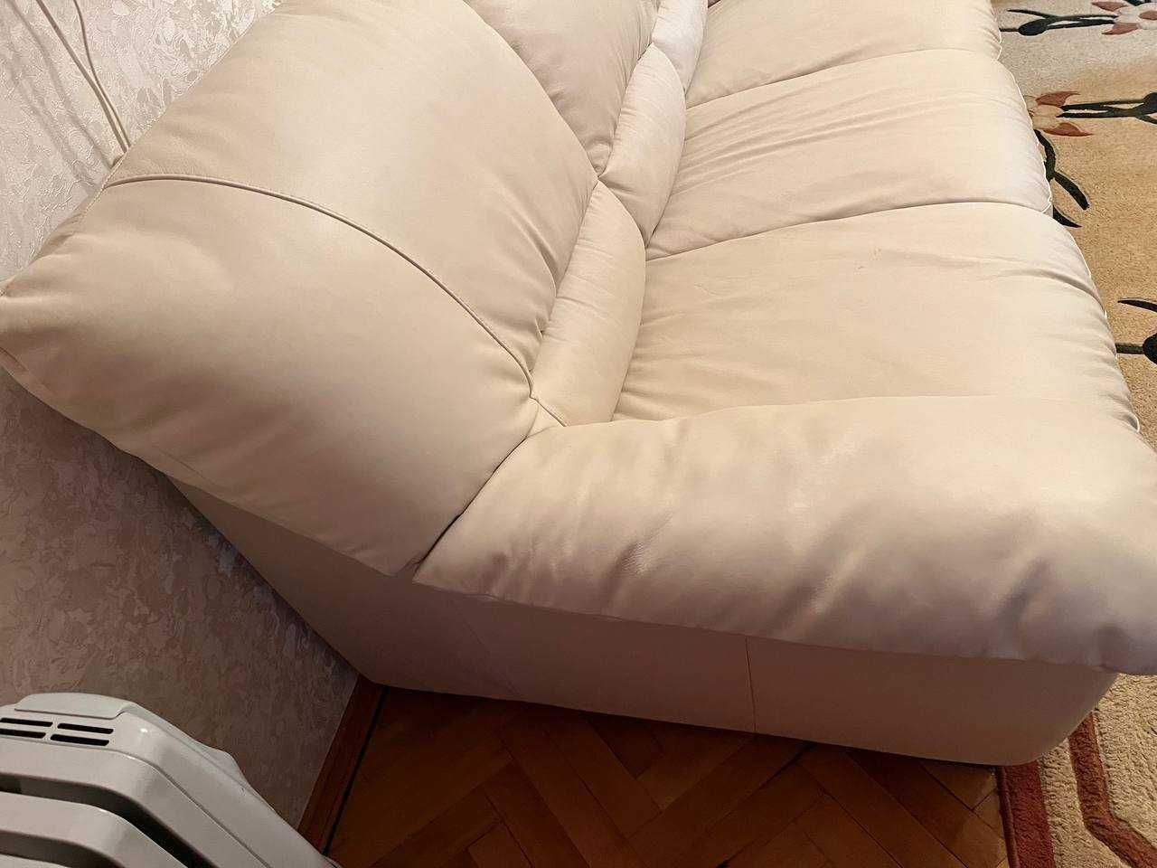 Итальянский кожаный диван ITALSOFA. Раскладной. Молочно-бежевый