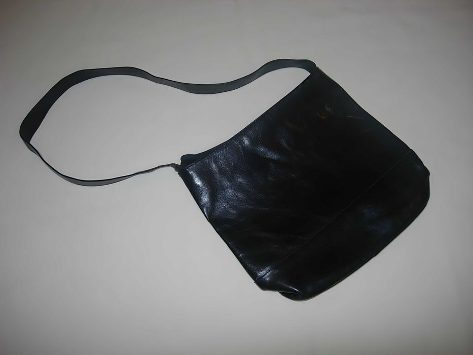 Чёрные сумки, кожа