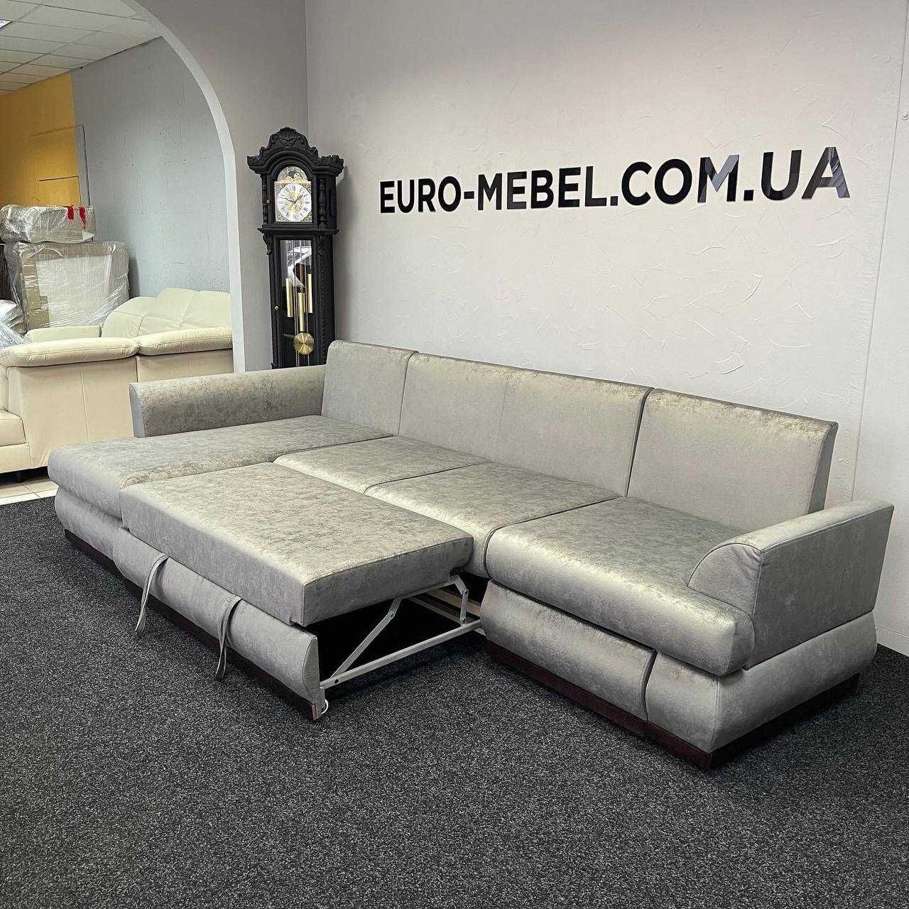 Розкладний диван сірого кольору