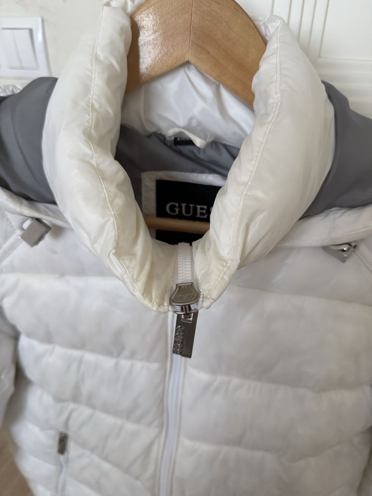 Куртка Guess біла