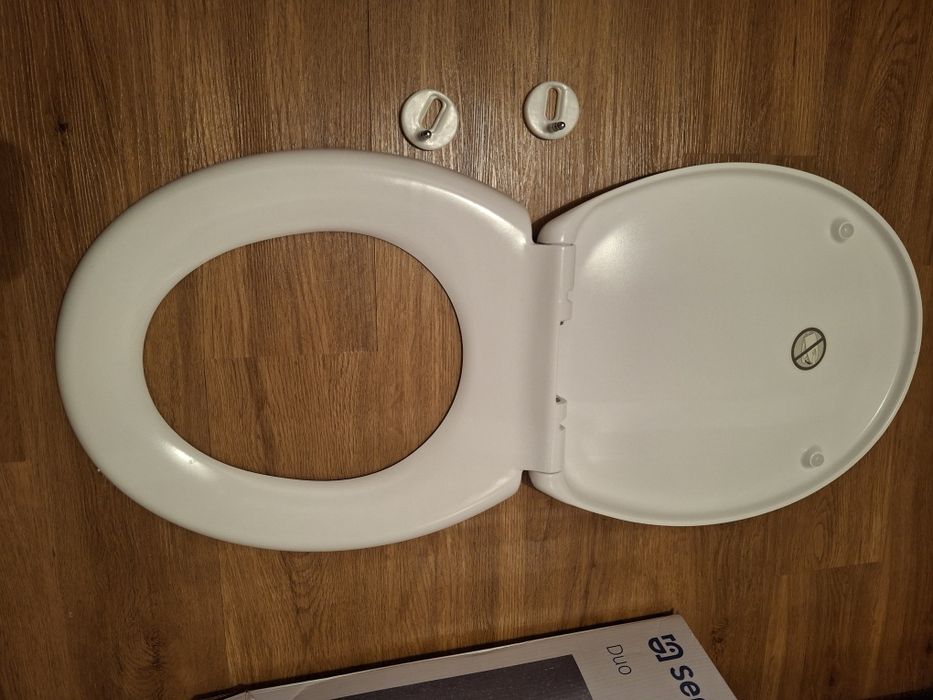 Nowa deska sedesowa, cichy domyk.