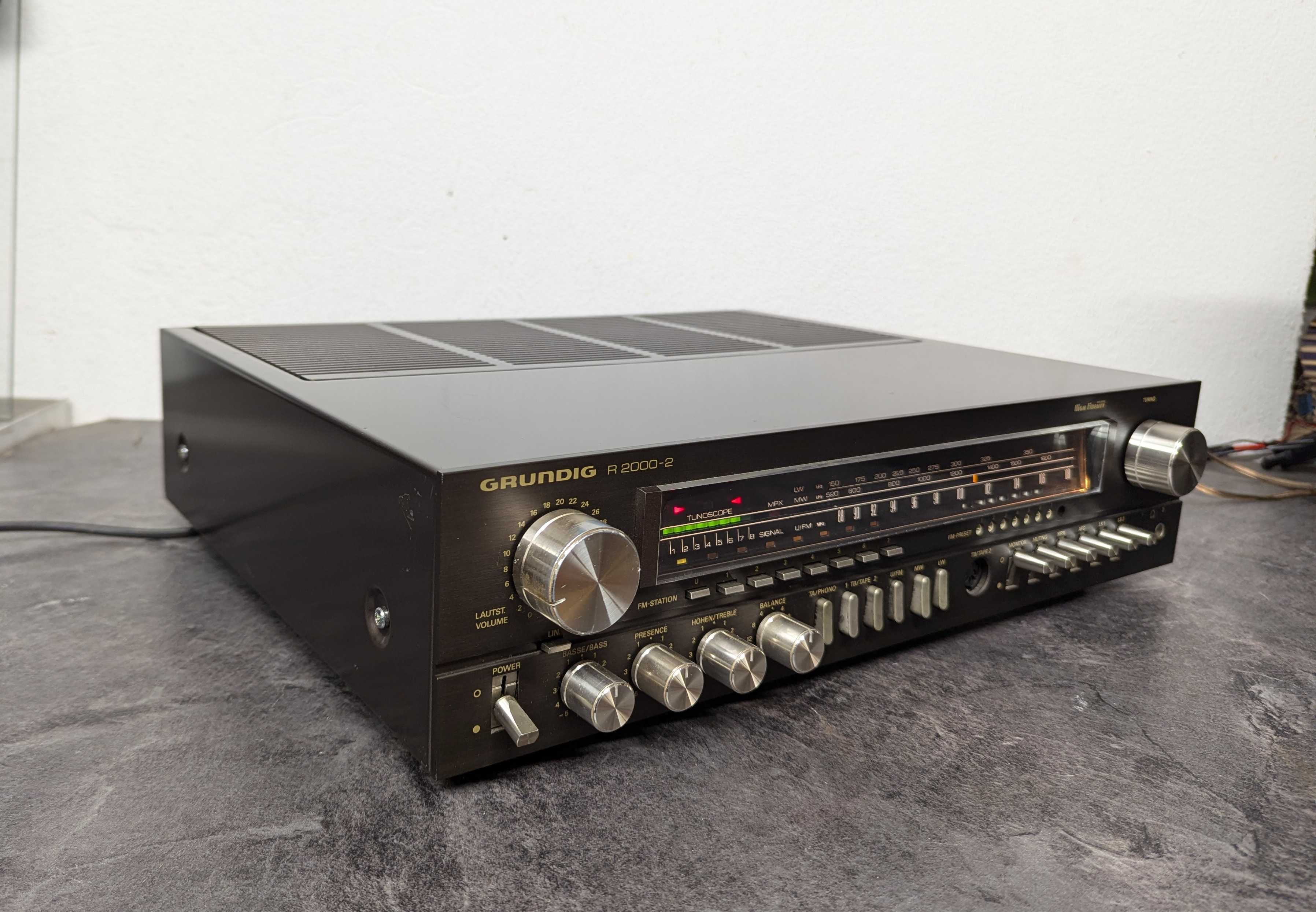 Ресивер Grundig R 2000-2.  2 х 50 Вт.