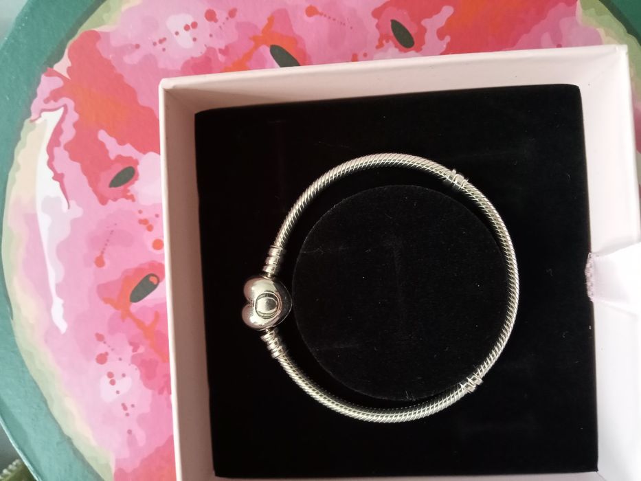 Bransoletka wężykowa Pandora Moments z zapięciem z w kształcie serca