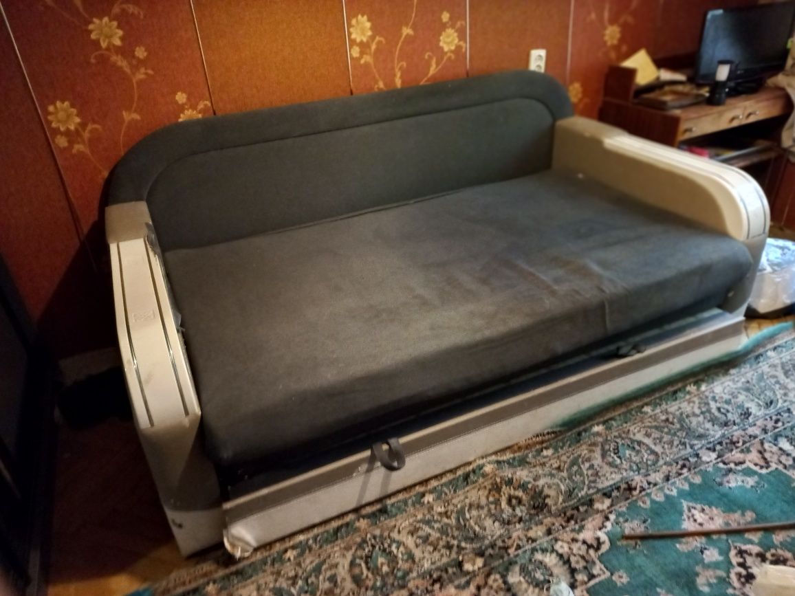 Диван-ліжко використховувалося в якості дивана тільки диваном