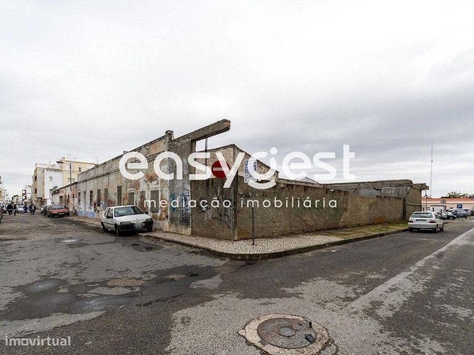 Prédio Urbano com 1440m2 junto ao Rio em Vila Real de Santo António