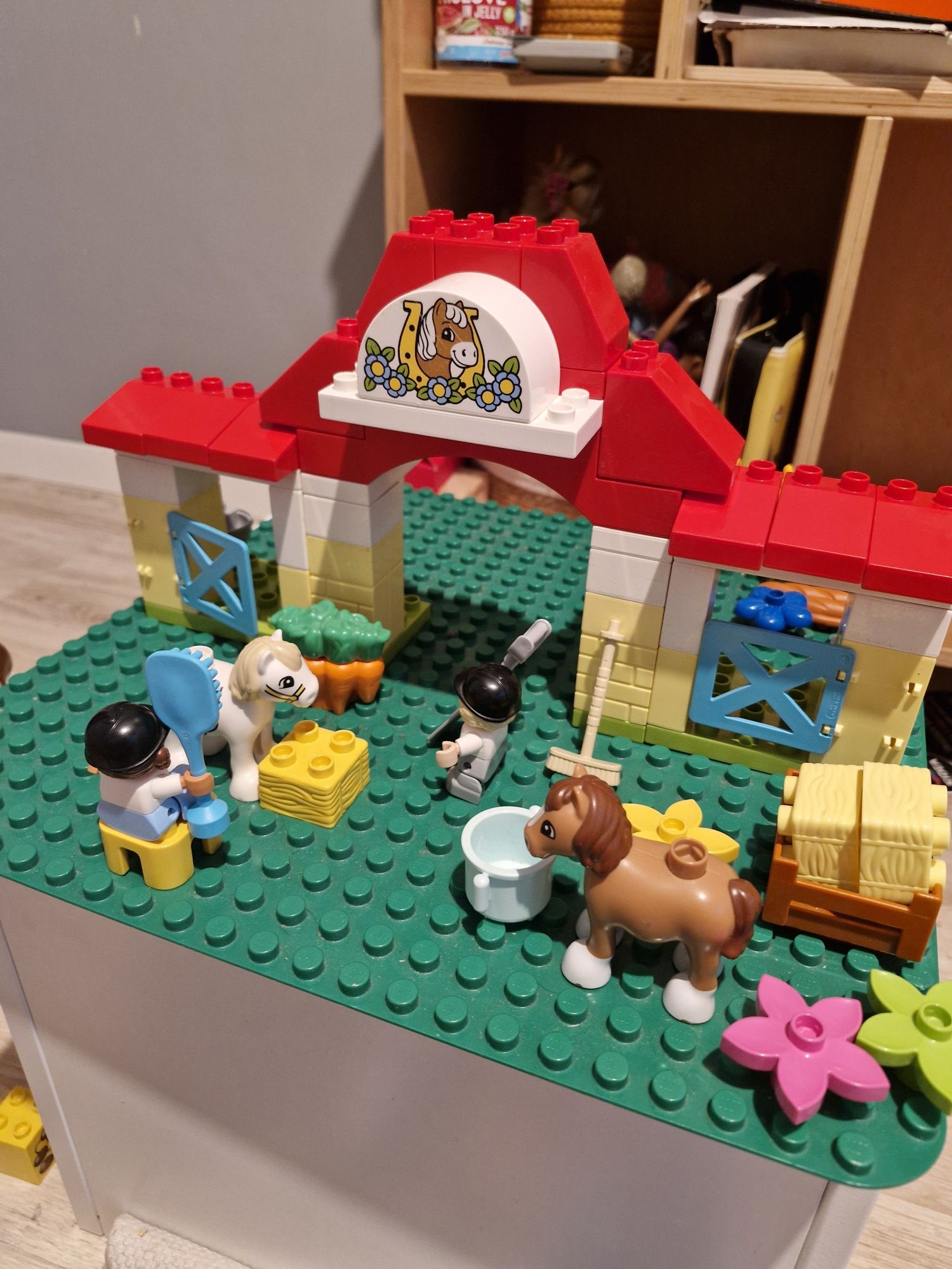 Lego Duplo stajnia, pudełko z serduszkiem+ grati