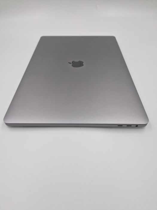 2019 MacBook Pro A2141 16" / i7-9750H / 16 GB / 512 GB / Touchbar