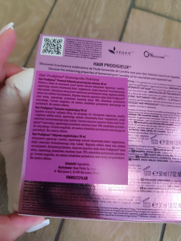Nuxe zestaw z kosmetyczką