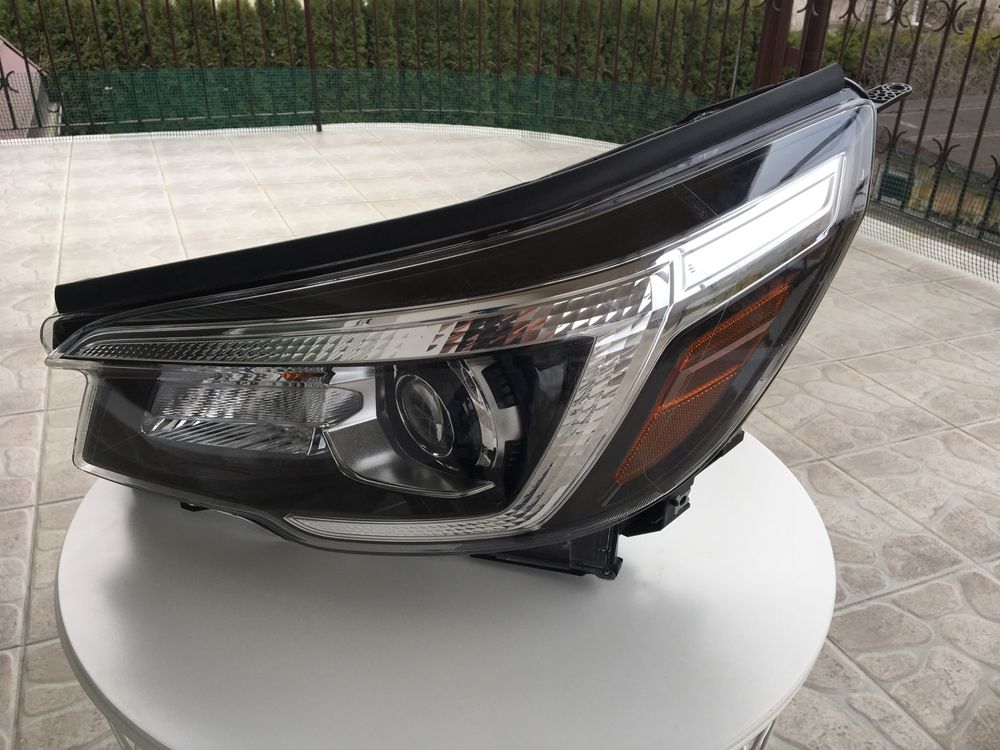 Lampa Lewa Subaru Forester V  USA