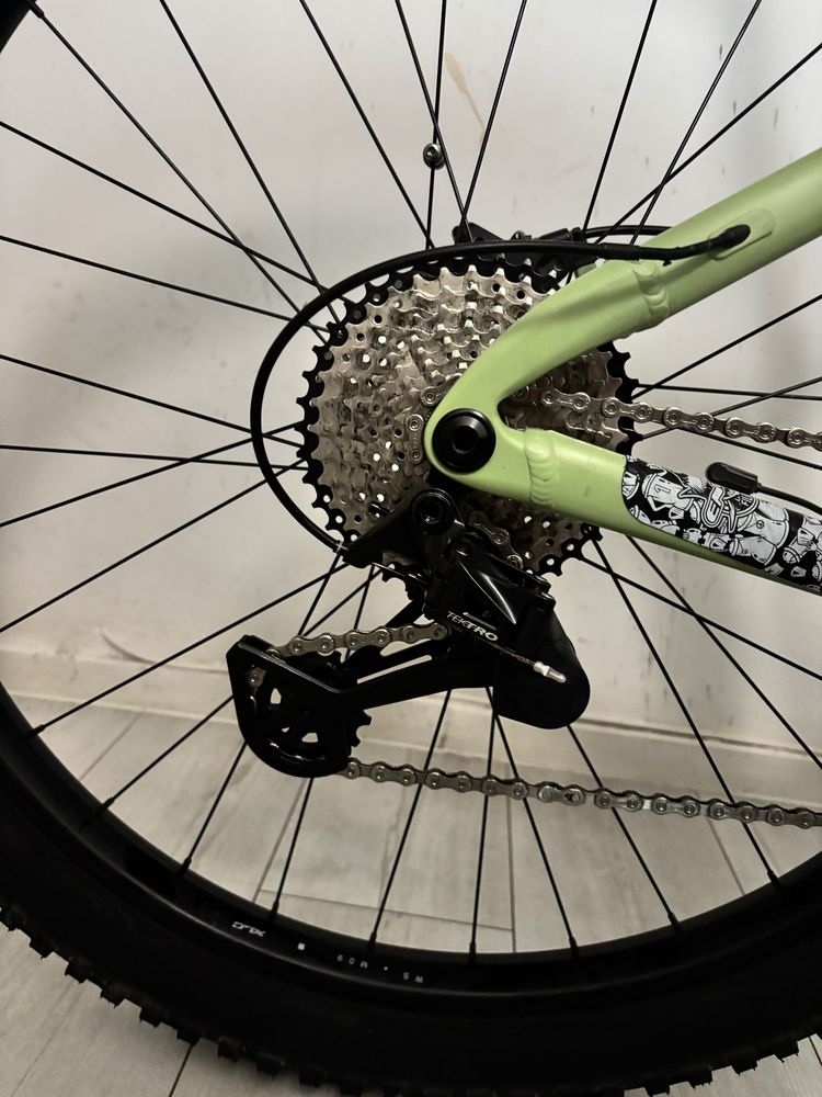 Dartmoor Primal 2 bafang 120Nm 690wh rockshox 35 gold 160mm air