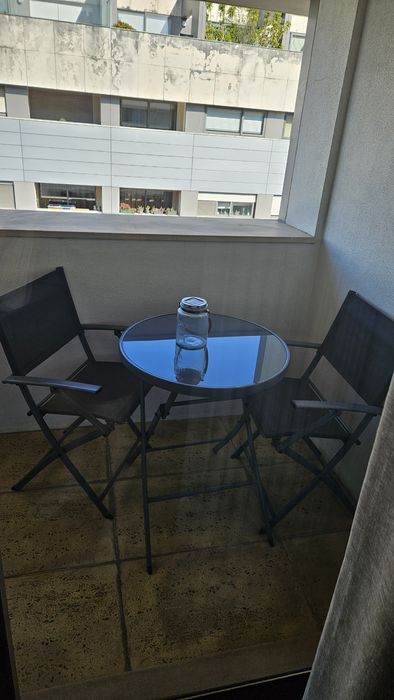 Mobiliário (mesa e cadeiras) de exterior