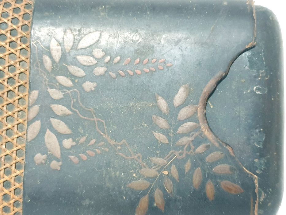 Antiga cigarreira asiática em charão pintado à mão