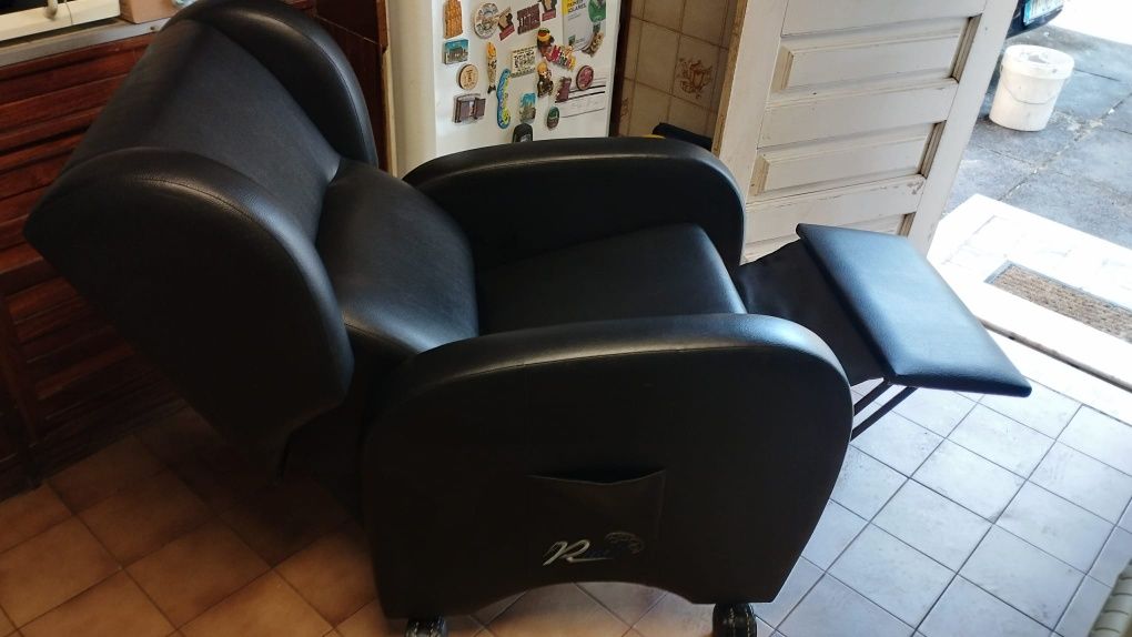 Cadeirão reclinável preto