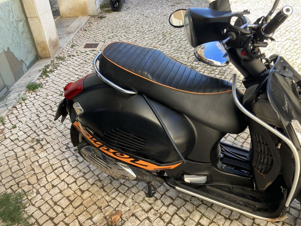 Vespa 300 gts super acidentada