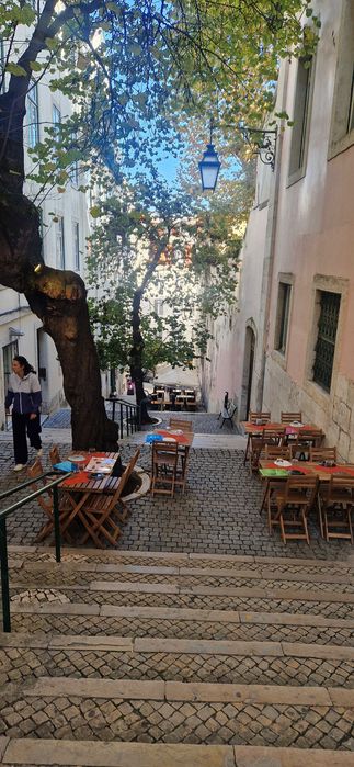 English chat in coffee shops Lisbon center