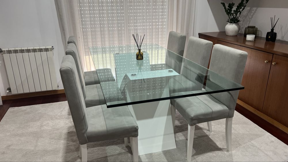 Conjunto mesa e cadeiras