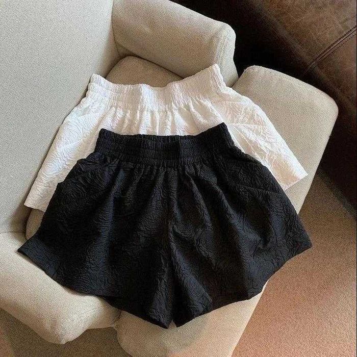 Шорти в квітковий принт, чорні та молочні