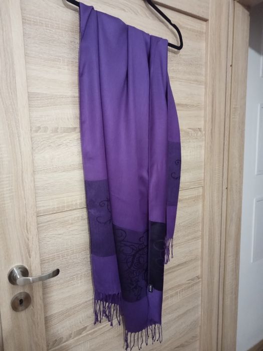 Fioletowy Szal Avon dł. 176 cm