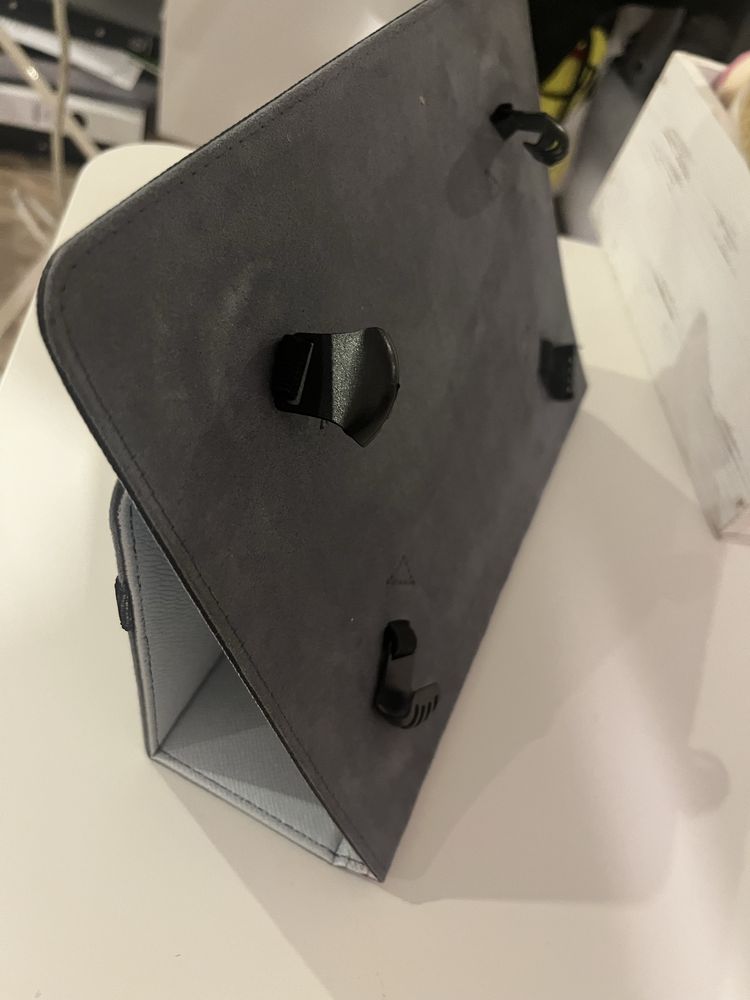Etui na tablet uniwersalne