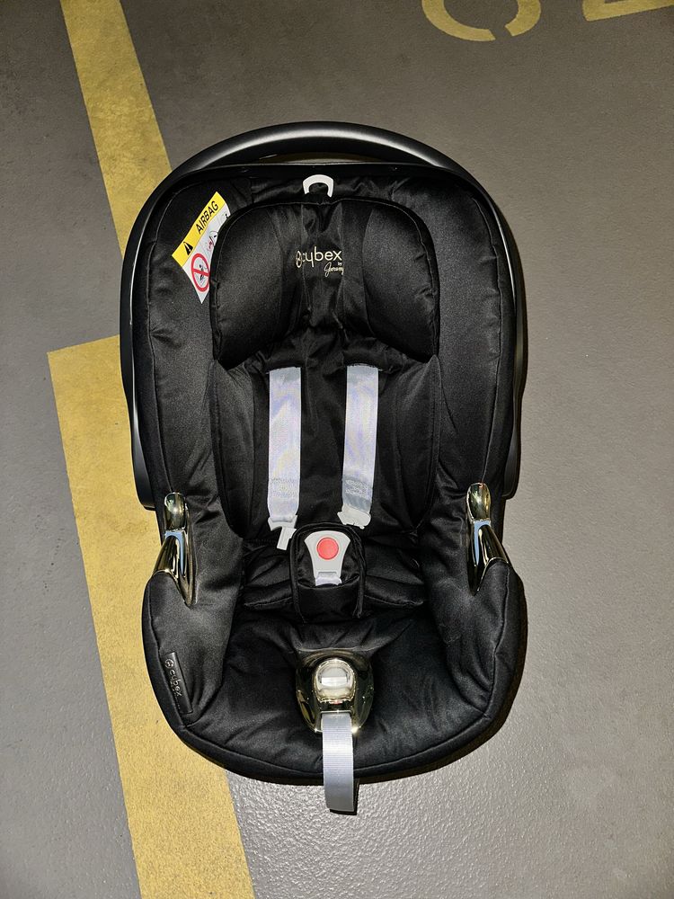 Fotelik Cybex, model Aton Q i-Size/Wings-Black.