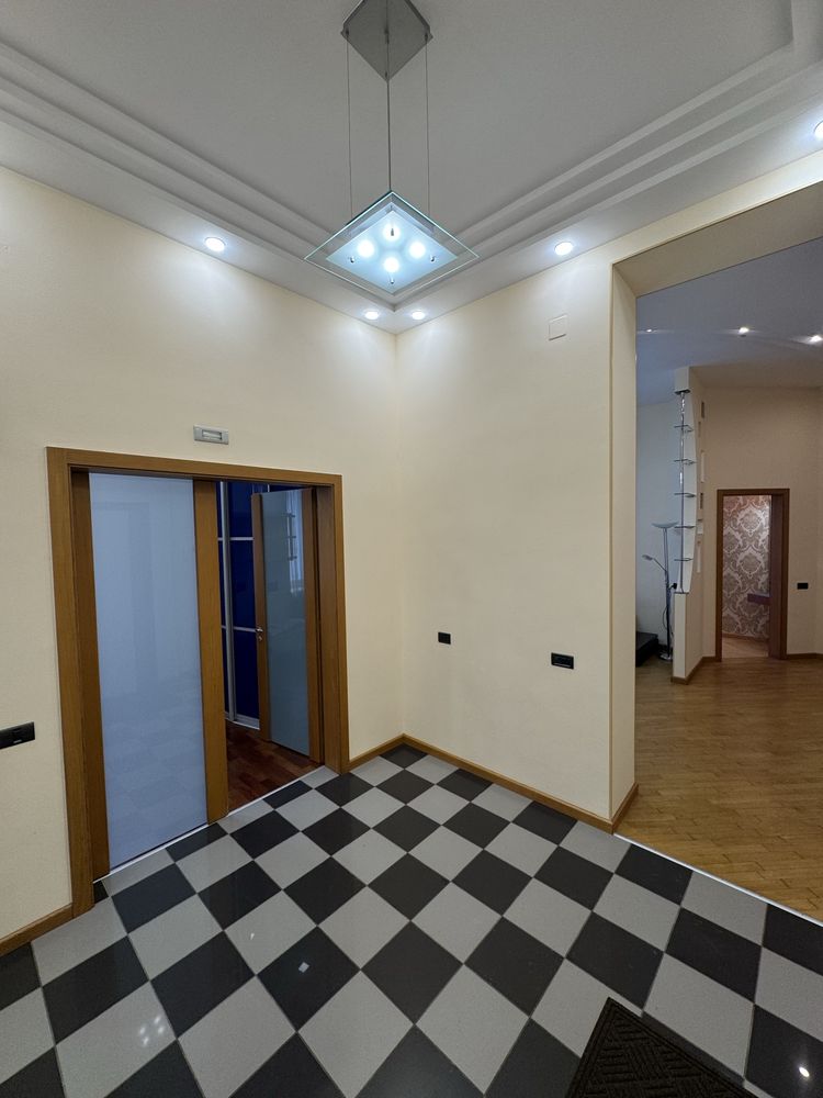 Продаю 4 комн. квартиру 140м2 ул.Сумская, 122 с автоном.отоплением
