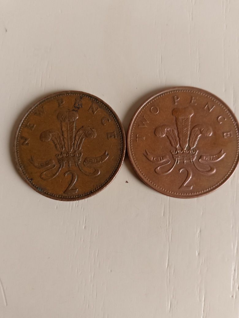 Продам монеты Англии 2 пенса 1971,1977 год.Цена 2 монет 320гр.