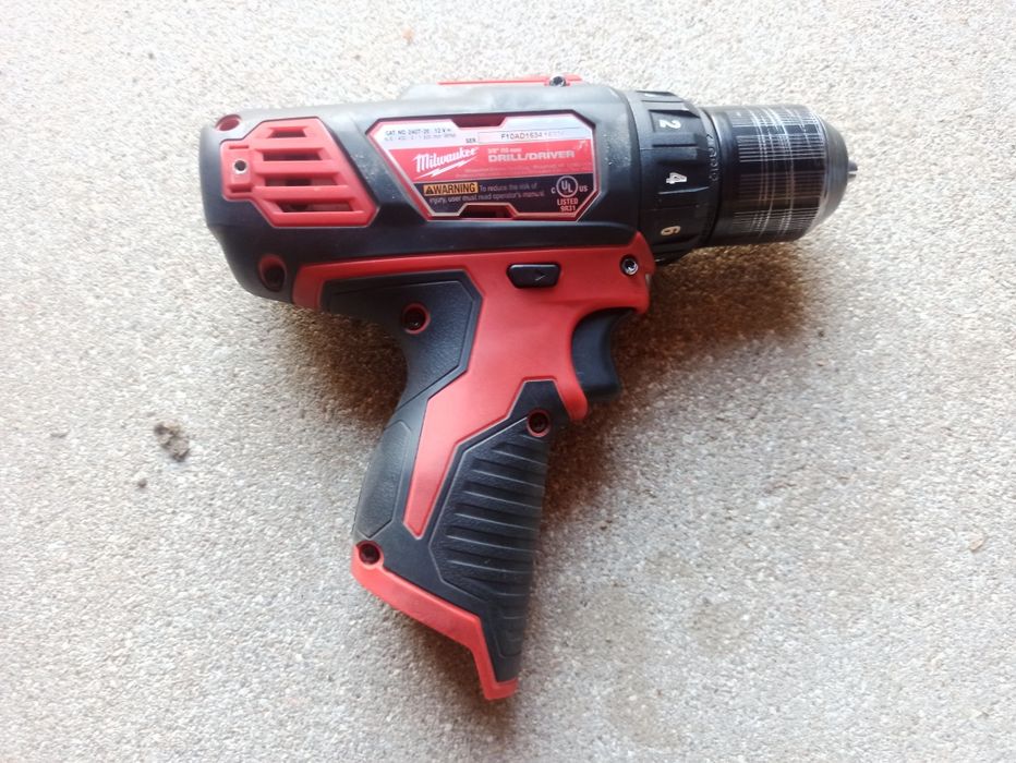 Wkrętarka wiertarka Milwaukee m12
