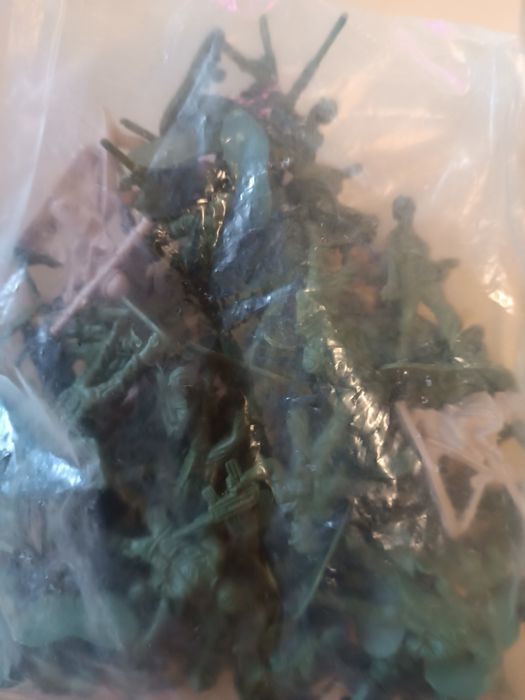 Bonecos monocromáticos, cowboy, soldados e medievais