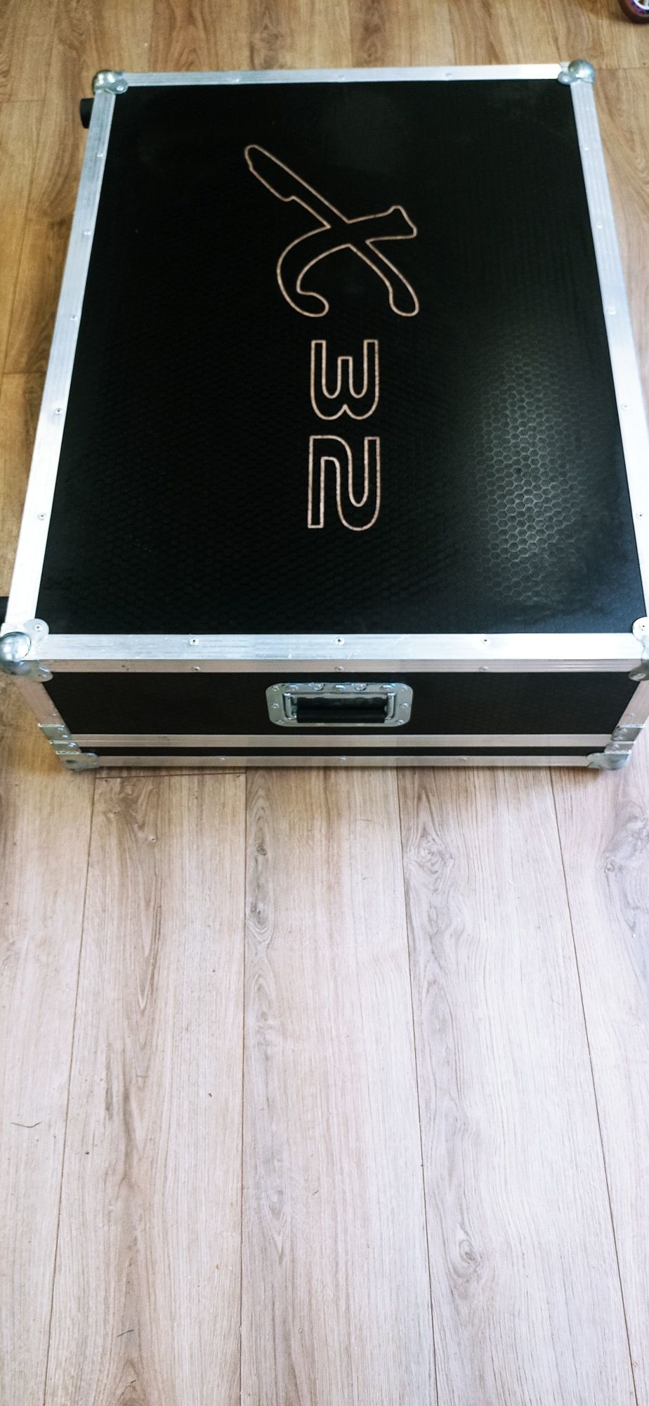 Behringer X32 full + case